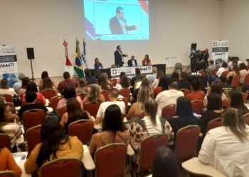 Dr. Marcos Vinicius reforça importância da Atenção Primária e dá exemplos de como atingir indicadores do Previne Brasil em seminário AMM e Cosems