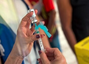 Vacina contra Covid-19: Ministério da Saúde prevê começo de reforço bivalente em 27 de fevereiro