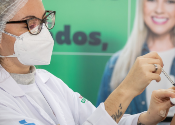 Quase 69 milhões de pessoas estão com atraso na dose de reforço contra a Covid-19