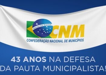 AMM homenageia CNM pelos 43 anos na defesa dos municípios brasileiros