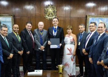 Em Brasília, presidente da AMM debate pauta municipalista, se reúne com Pacheco e oficializa convite do Congresso de Municípios ao presidente Lula