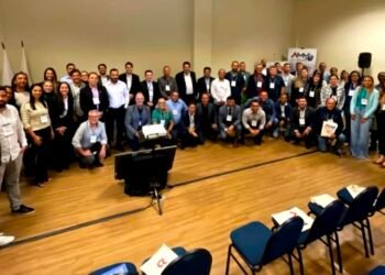 AMM nas Micros: Dr. Marcos Vinicius apresenta principais pautas municipalistas aos prefeitos da AMAV  em Sete Lagoas