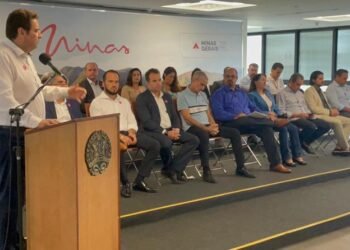 Presidente da AMM participa de evento de assinatura do termo de reinício das obras do Hospital Regional de Valadares