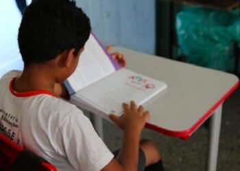 Secretarias de educação e institutos federais têm até 30 de abril para aderirem ao PNLD