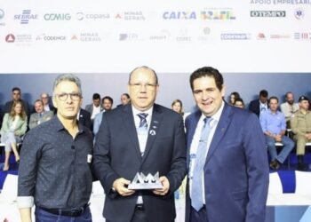 AMM entrega Comenda Especial do Mérito Municipalista e Medalha do Mérito Municipalista na abertura do 39º Congresso