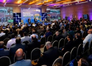 Presidente da AMM destaca protagonismo municipalista e debate financiamento da educação multidisciplinar para autistas no Seminário Novos Gestores