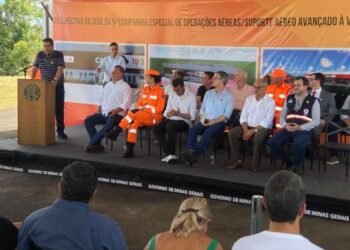 Presidente da AMM leva mais de 70 prefeitos ao lançamento da pedra fundamental da base integrada de suporte aéreo do SAMU