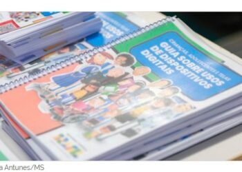 Lançado guia sobre o uso de dispositivos digitais por crianças e adolescentes
