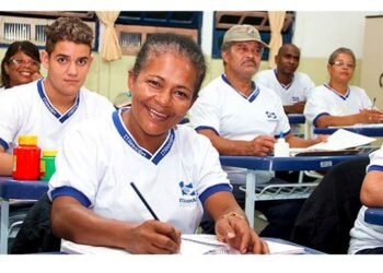 Registros de livros do PNLD para Educação de Jovens e Adultos devem ser feitos até 23 de maio