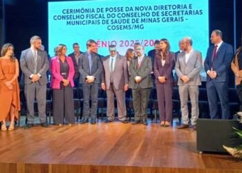 Vice-presidente da AMM participa da posse da diretoria e do conselho fiscal do Cosems/MG para o biênio 2025-2027