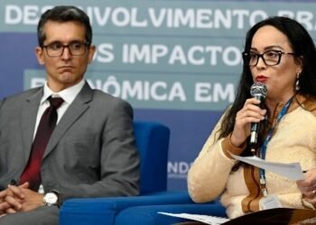 Assessora da AMM reforçou parceria com Corecon no Prêmio de Boas Práticas durante seminário de economia