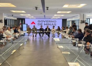 Nova Diretoria da AMM entrega demandas dos municípios em reunião com governador