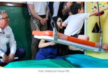 Nova linha de cuidados orienta teste a todas as crianças para identificar possíveis sinais de autismo com foco na intervenção precoce