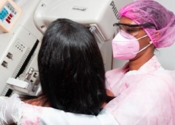 Campanha Outubro Rosa reforça cuidado e prevenção contra o câncer de mama e do colo do útero durante o ano inteiro