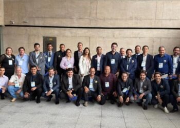 Presidente da AMM reúne mais de 100 prefeitos mineiros na mobilização da CNM contra pautas-bomba